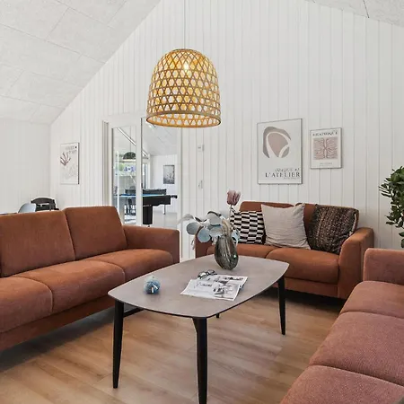 Amazing In Glesborg With Sauna * Fjellerup